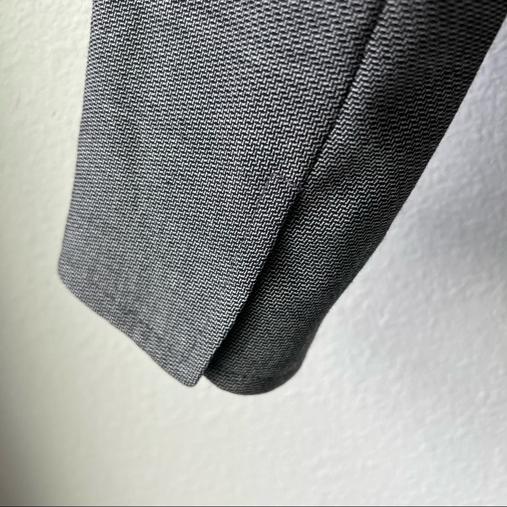 Tahari ASL | Gray Skirt Suit Size 6 - Picture 9 of 13